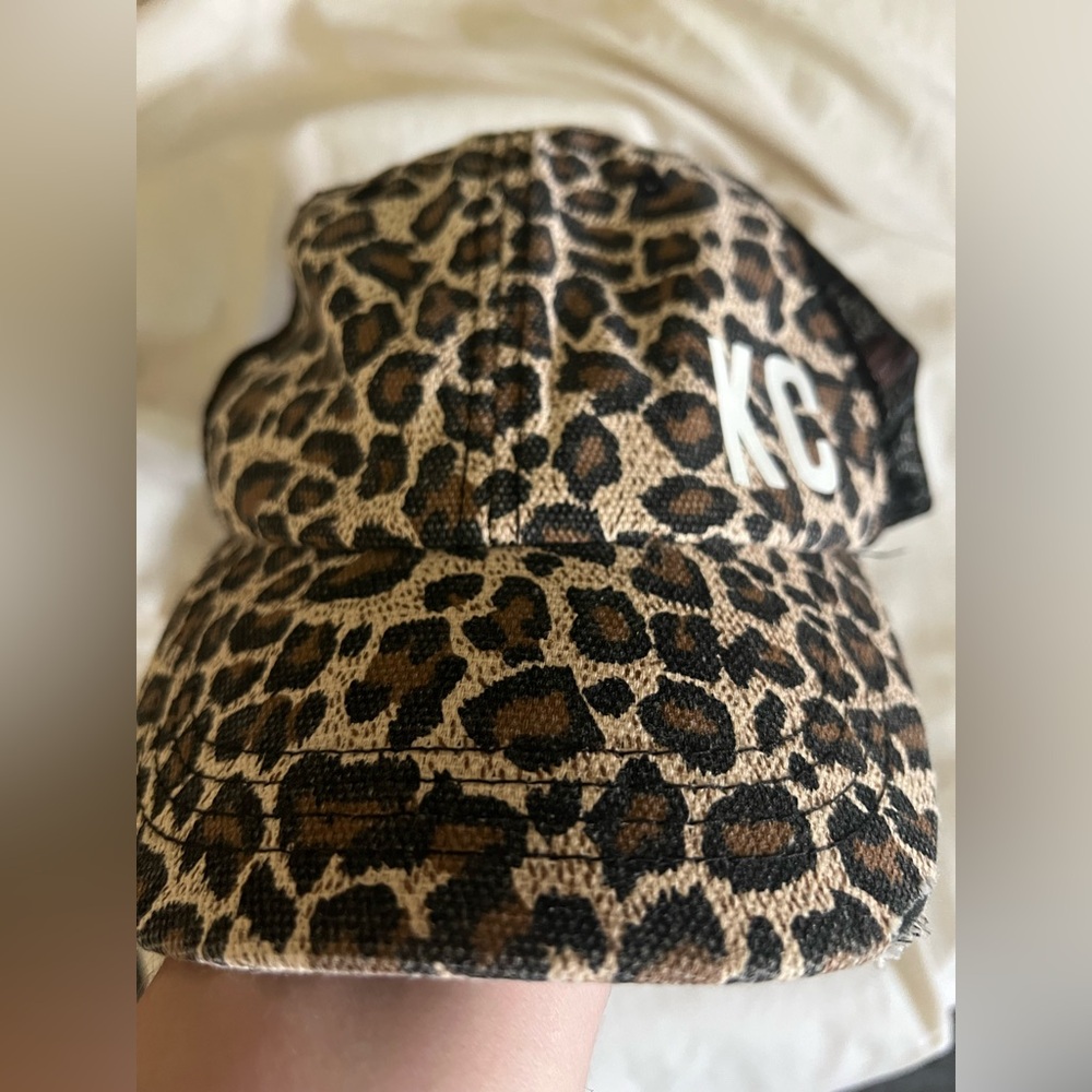 Leopard Print Mesh Cap - Picture 2 of 6